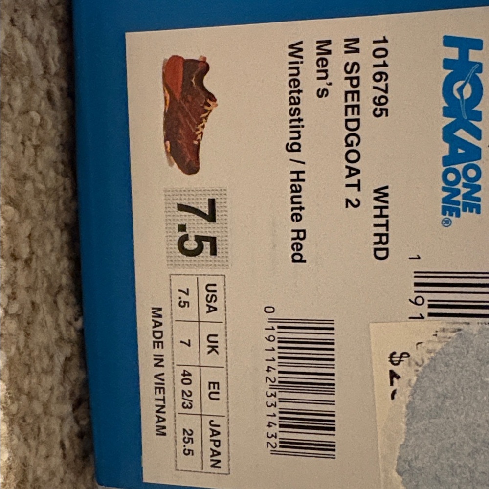 Hoka One One Speedgoat 2 in Winetasting and Haute Red